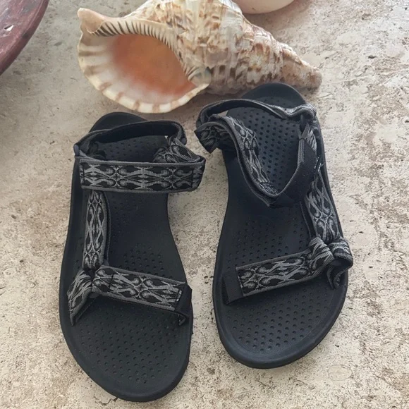 Teva black and grey sandals - Picture 1 of 4